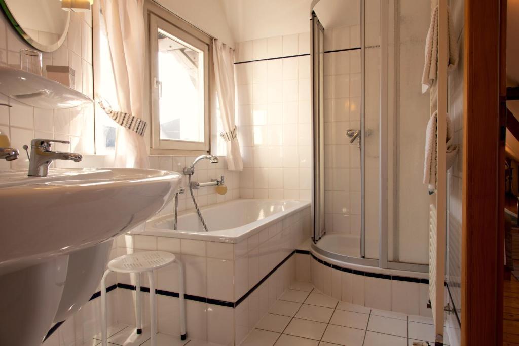 Deluxe Single Room,1586105083:JPEG